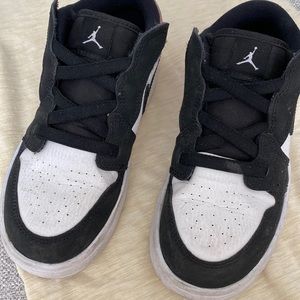 Jordan- low top Laceless -  1Y-Uk 13.5-Euro32- 20 cm